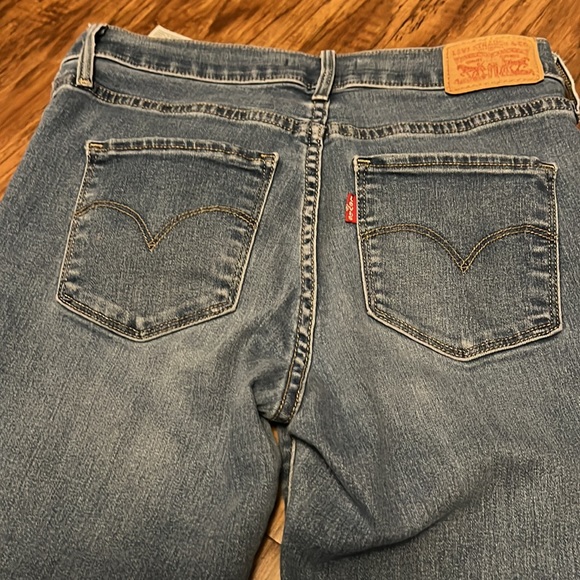 Levi’s Jeans - Picture 9 of 9